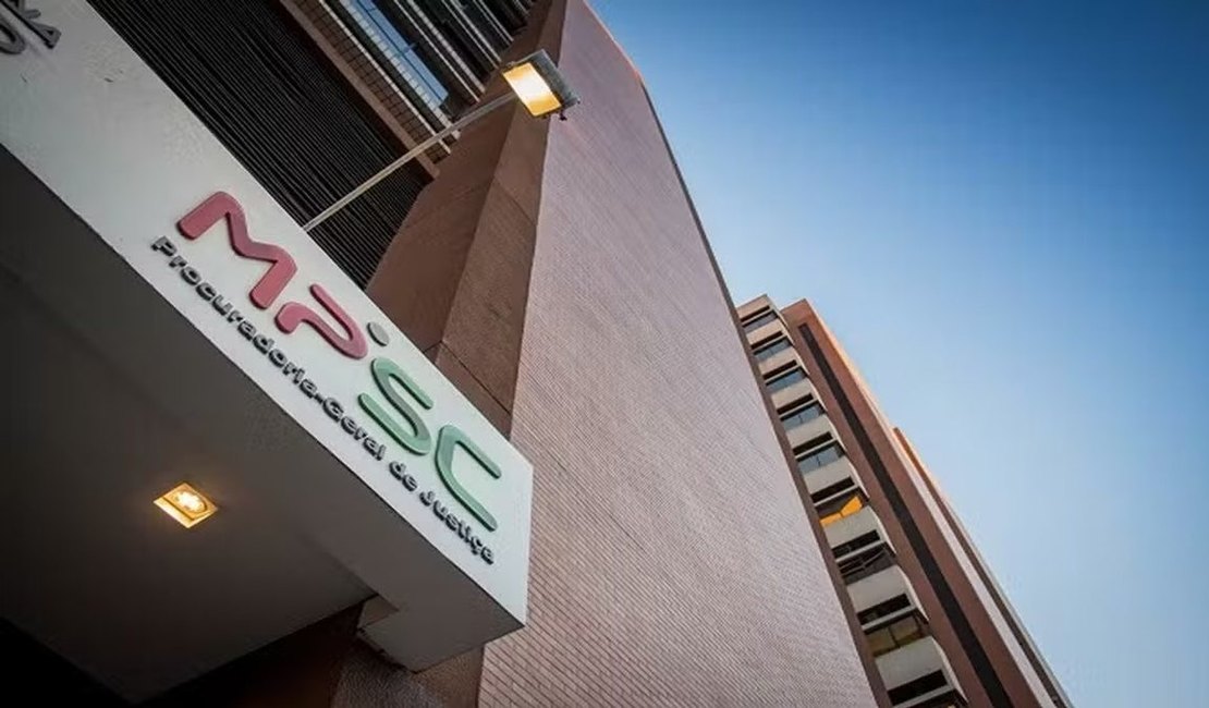 Menina de 13 anos vai registrar bebê no cartório e padrasto é preso por estupro