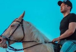 Safadão compra égua por R$1 milhão durante leilão em Alagoas