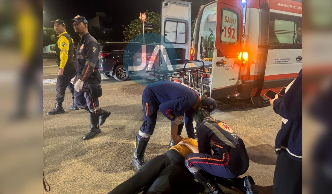 Colisão entre carro e moto deixa mulher ferida no Bosque das Arapiracas