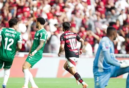 Flamengo vence Palmeiras em jogaço e iguala pontuação do líder do Brasileiro