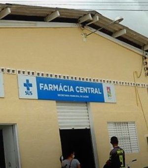 Farmácia Central da Secretaria de Saúde de Penedo recebe medicamentos que estavam em falta