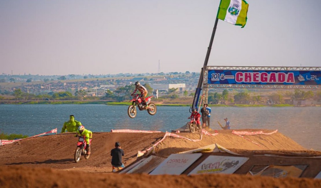 Luciano anuncia recurso federal para arena fixa do Viva Motocross no encerramento do evento em Arapiraca