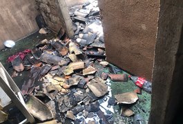 Casa fica completamente destruída após incêndio, no Agreste alagoano
