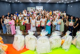 Arapiraca fortalece cuidado com gestantes e entrega 65 novos enxovais do projeto Mãe Arapiraquense