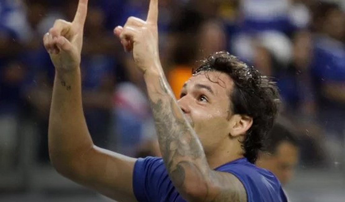 Cruzeiro sofre contra o Criciúma, mas vira jogo e se aproxima do título