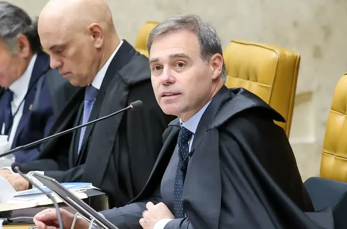 Mendonça abre inquérito para investigar vazamentos de dados de Vorcaro