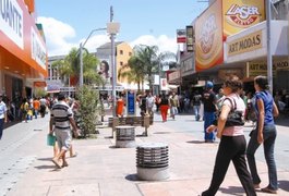 Policial militar tenta impedir assalto e tem arma roubada no centro de Maceió