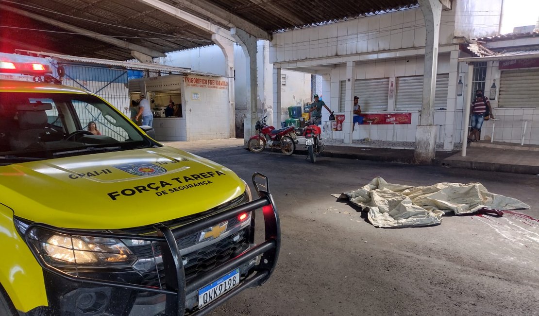 Morador de rua é assassinado a facadas no Mercado de Carnes de Palmeira dos Índios