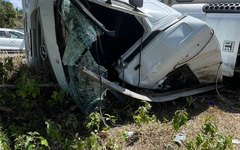 Carreta tomba na Ladeira do Catolé