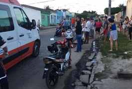 Motorista não respeita sinalização e causa acidente em casal e criança de três anos