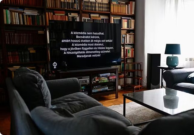 Televisão estatal da Hungria suspende transmissão, afirma que mentiu por anos e pede desculpas
