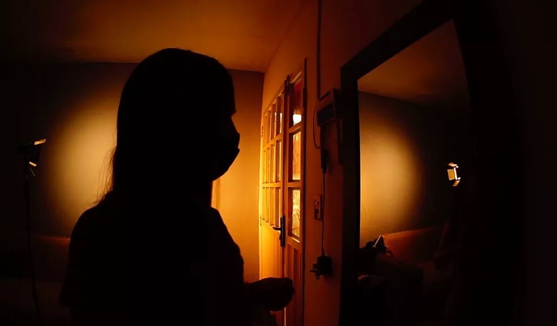 Mãe diz que filha de 7 anos foi estuprada na casa de amiga em SC; polícia investiga