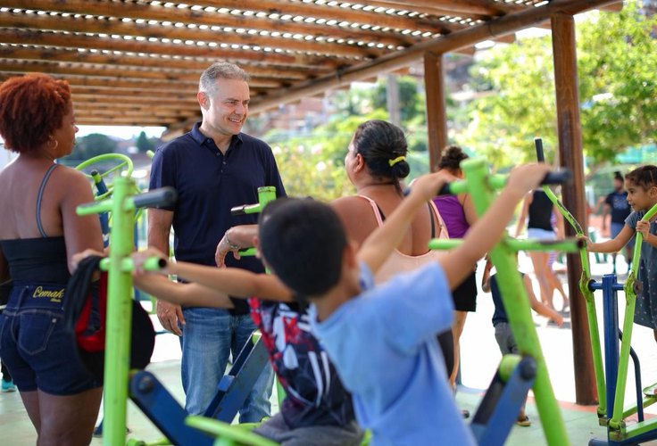 Renan Filho propõe centros regionais para atendimento a crianças com autismo e mães atípicas em Alagoas