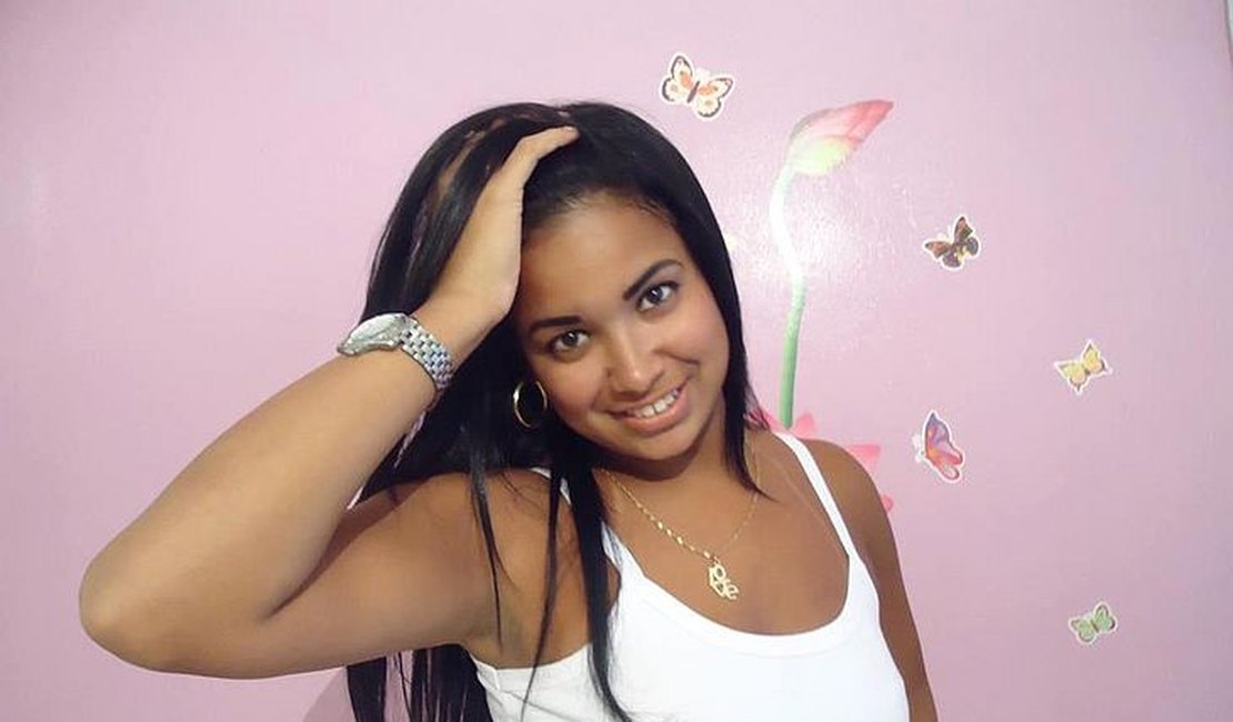 Mulher de 29 anos morre ao aplicar supercola nos glúteos