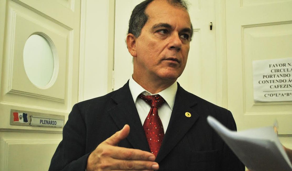 Deputado Ronaldo Medeiros protocola projeto para anular 'Escola Livre'