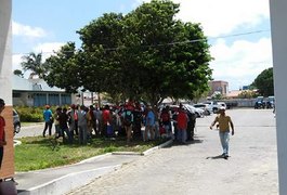 Trabalhadores Sem Terra invadem sede da Codevasf em Penedo