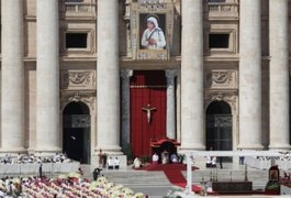 Em rito canonização, Papa diz que madre Teresa sempre trabalhou 'em defesa da vida humana'