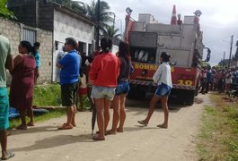 Idosa morre carbonizada após casa pegar fogo em Penedo