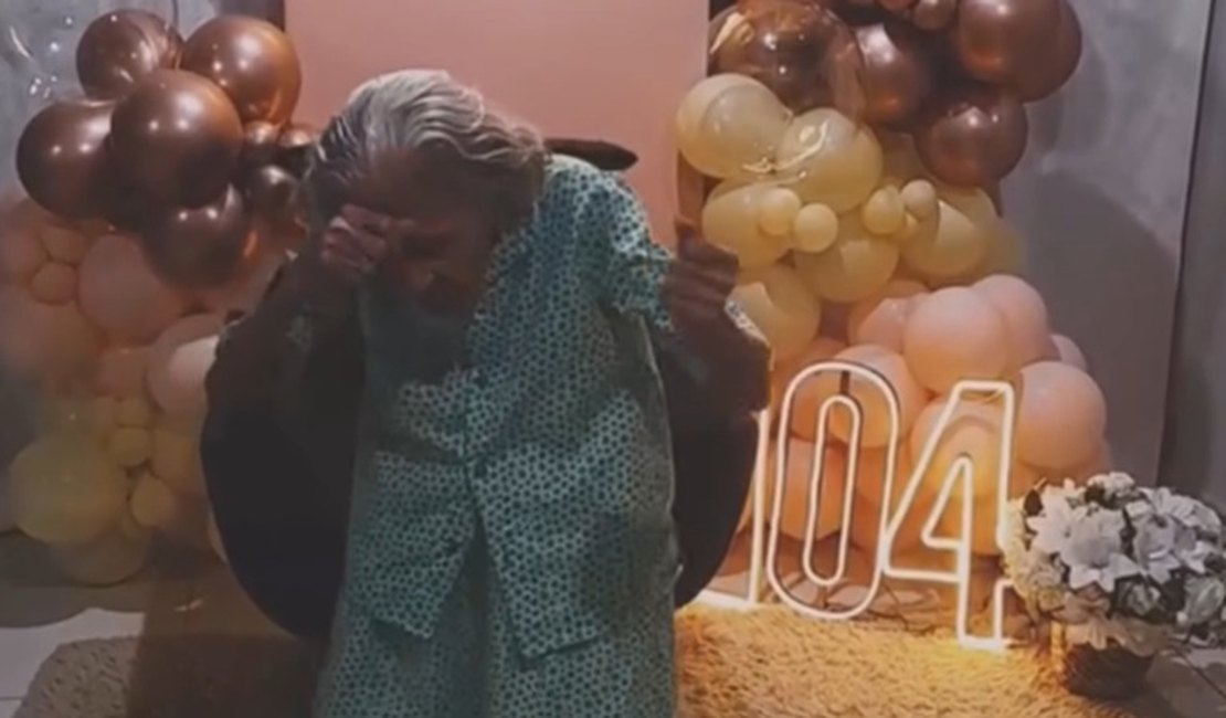 VÍDEO: Idosa de 104 anos, moradora do interior pernambucano, faz sucesso mostrando bom humor nas redes sociais