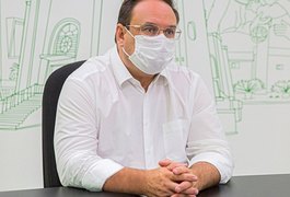 Prefeito Luciano Barbosa revela em rede social que não haverá falta de testes rápidos em Arapiraca