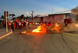 Moradores do Residencial Pedro Teixeira, em Santa Amélia, protestam contra a BRK