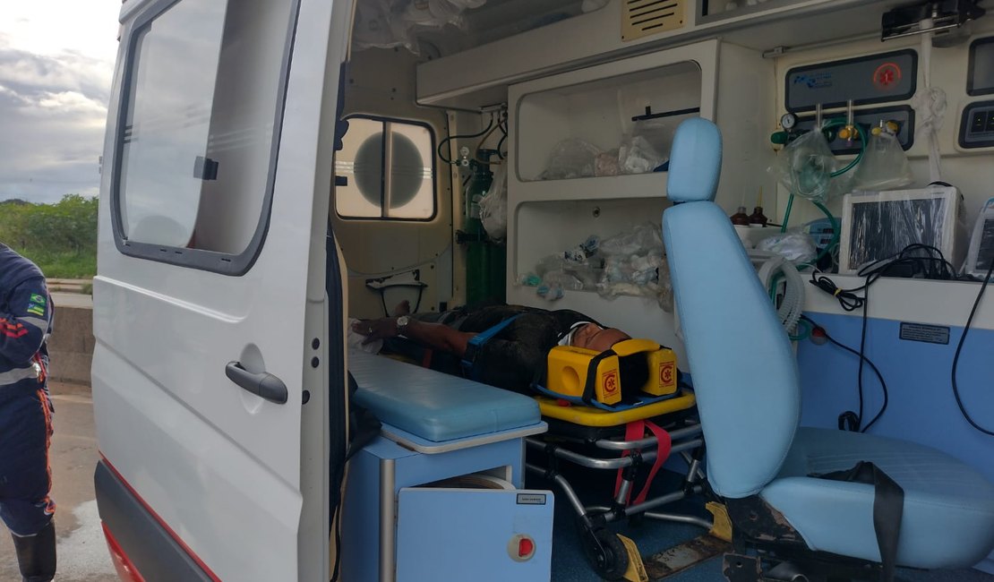 Motociclista e criança ficam feridos após acidente de trânsito em rodovia de Arapiraca