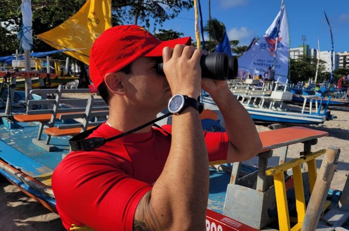 Guarda-vidas desempenham papel crucial no salvamento aquático em Alagoas