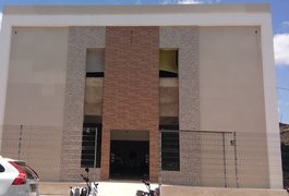 Trio invade Igreja Adventista e furta instrumentos musicais em Arapiraca