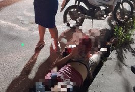 Supostamente embriagado, homem fica gravemente ferido ao cair de moto em Arapiraca