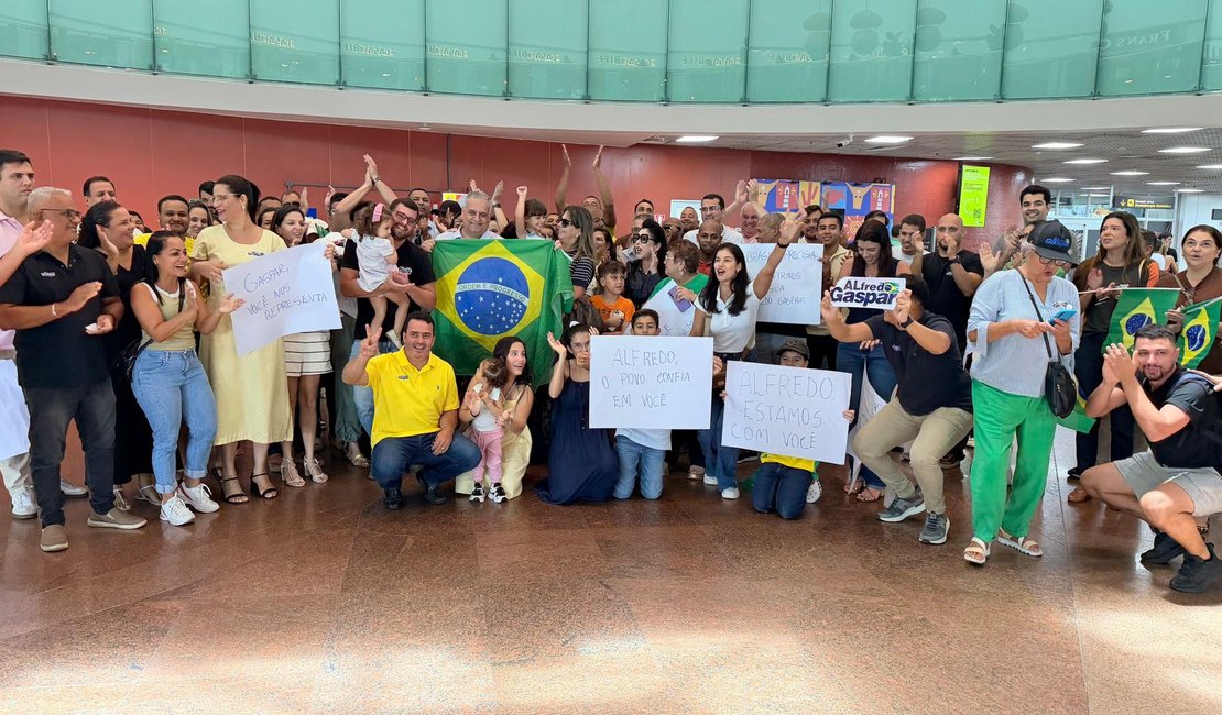 Alfredo Gaspar, relator da CPMI do INSS, é recebido em Alagoas com festa após conclusão dos trabalhos