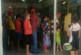 Greve dos bancários continua deixando longas filas em casas lotéricas, em Arapiraca
