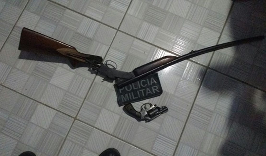 Após disparos e atingir tanque de motocicleta, homem é detido por populares, em Traipu