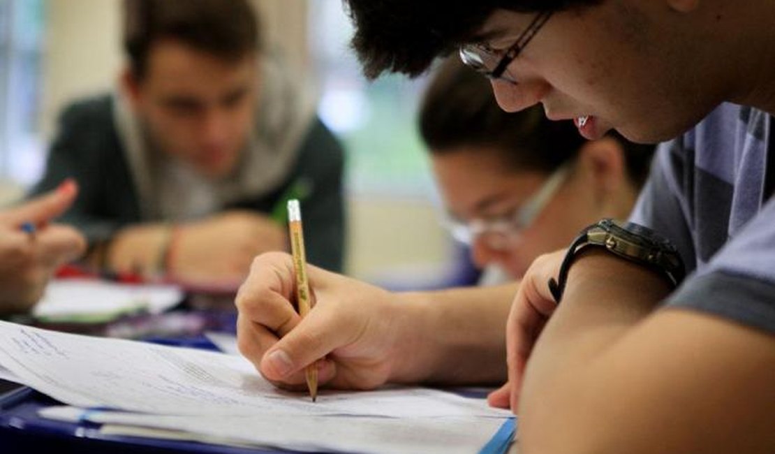 Sem acordo, estudantes poderão pagar parte da mensalidade fora do Fies