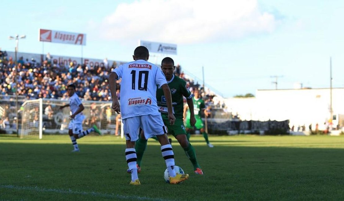 Em busca de mais uma vitória, Foiani convoca 20 atletas para o jogo contra o Salgueiro