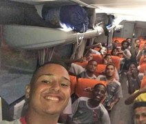 Treinador morto em acidente de ônibus tinha feito selfie com os atletas na ida para MG