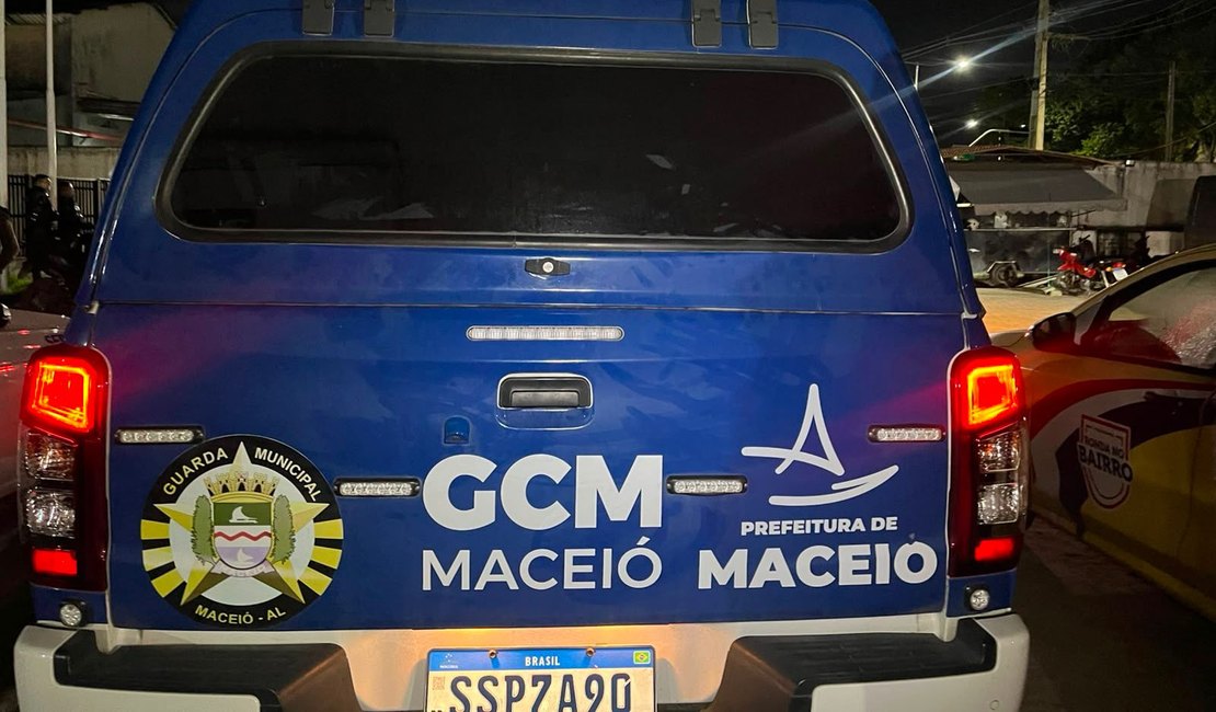 Guarda Municipal prende suspeito de furto de fios no bairro de Jaraguá, em Maceió
