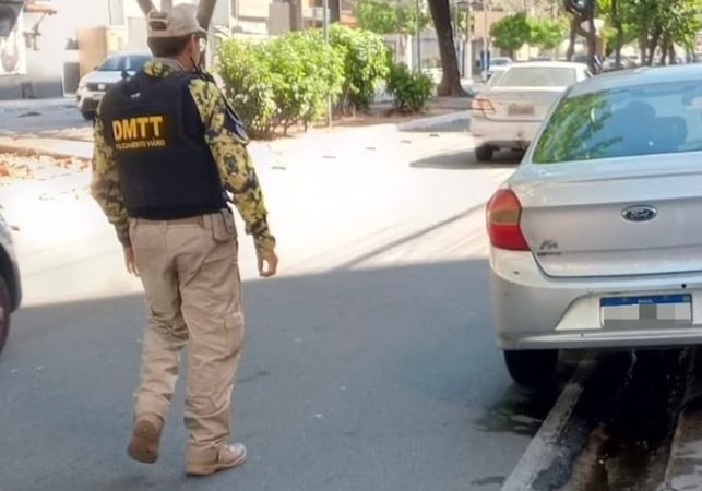 Motorista inabilitado é flagrado em veículo irregular durante fiscalização