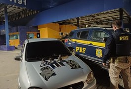 Homem com histórico criminal é preso ao ser flagrado com armas de fogo dentro de carro, em Campo Alegre