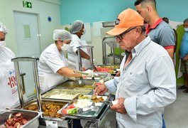 População de Arapiraca comemora reabertura do Restaurante Popular 