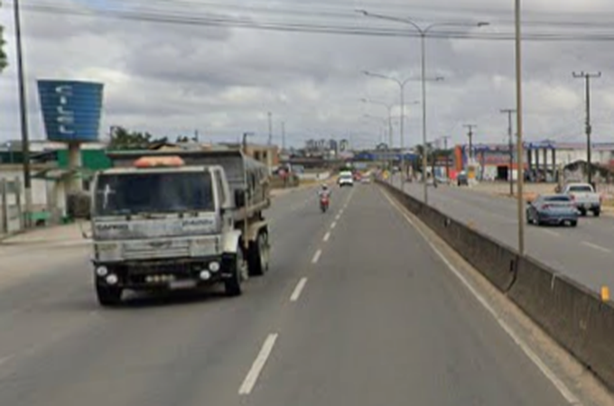 Mulher sofre queda de moto e fica ferida na AL-110, em Arapiraca