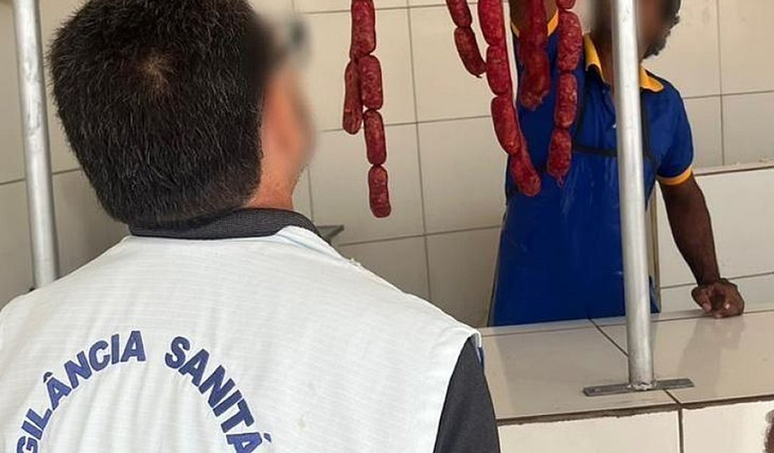 Cerca de 120 kg de linguiça clandestina são apreendidos em avícolas e açougues em Maceió