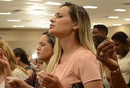 Depois de 'doar tudo' para a Universal, Andressa Urach move ação para receber 15% do faturamento da igreja