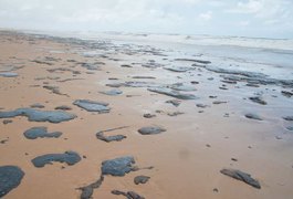 Óleo que atinge praias do Nordeste é petróleo, diz Ibama