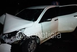 Um morre e outro fica ferido em colisão de carro contra mureta na AL-115, em Palmeira