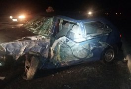 Colisão entre dois veículos deixa seis pessoas feridas na BR-104, em AL
