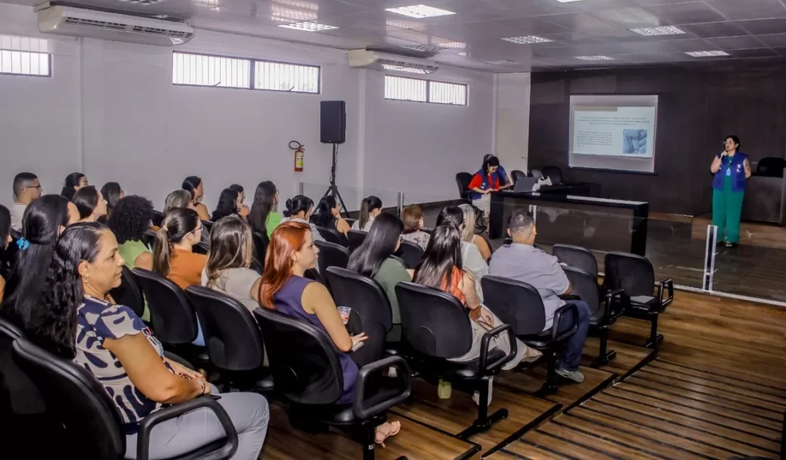 Secretaria de Saúde de Penedo orienta profissionais sobre tratamentos preventivos contra o HIV