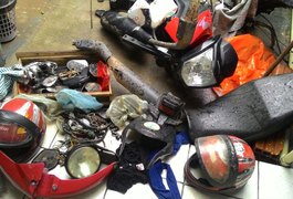 Polícia Militar estoura desmanche de motos em Lagoa da Canoa