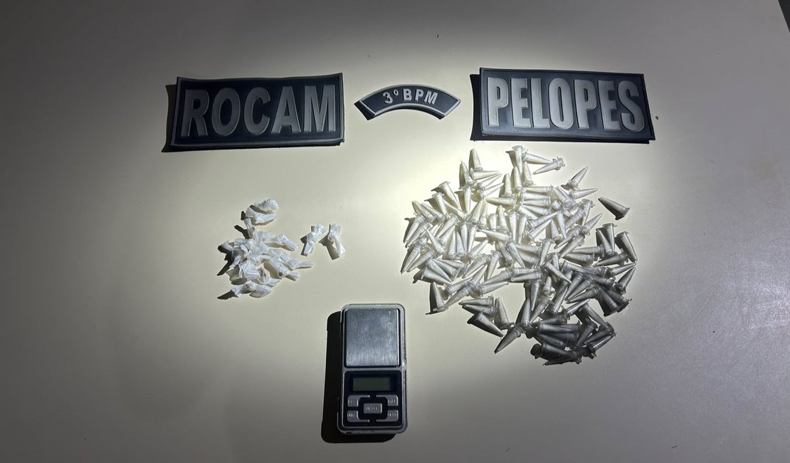 Adolescente de 16 anos é apreendido com mais de 100 pinos de cocaína no Manoel Teles