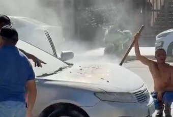 Veículo pega fogo na praia de Pajuçara, em Maceió