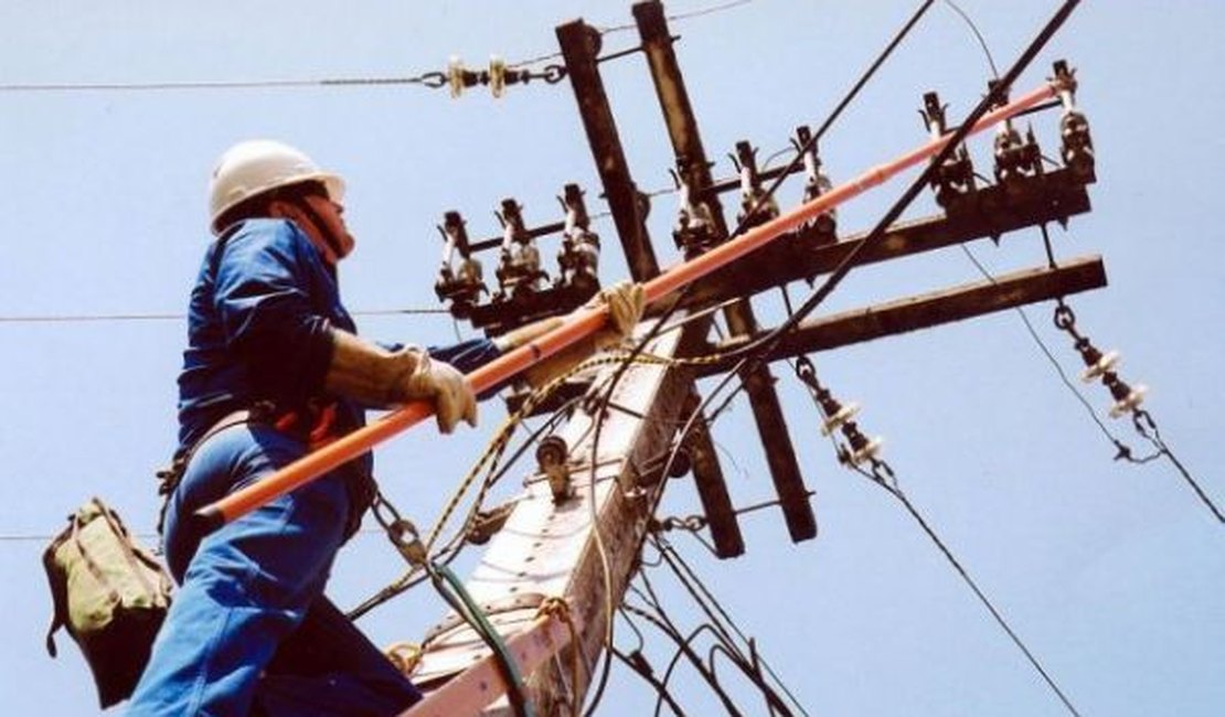 Eletrobras interrompe fornecimento de energia para realizar obra no Sertão